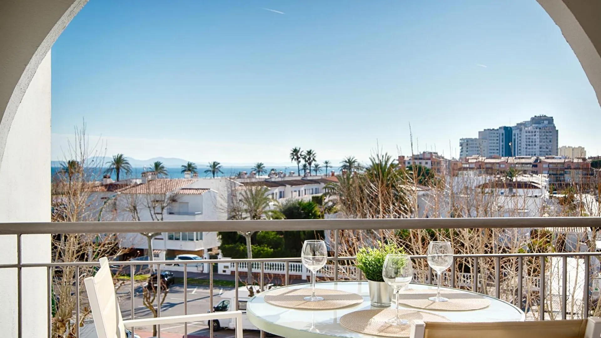 Estudio Moderno Con Terraza Y Vistas Al Mar Empuriabrava 0*,  Spanje