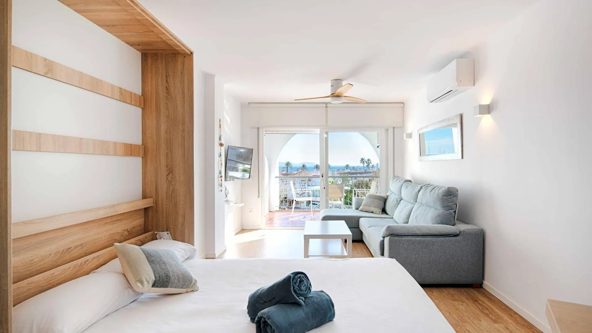 Estudio Moderno Con Terraza Y Vistas Al Mar Empuriabrava 0*,  Spanje